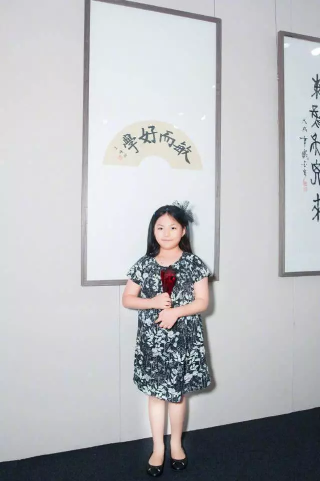 8歲王詩齡再次亮相舞台,再無人吹噓她的身材,滿腹才華獲贊無數