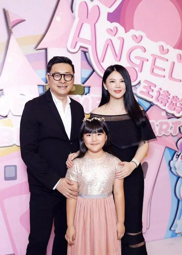 8歲王詩齡再次亮相舞台,再無人吹噓她的身材,滿腹才華獲贊無數