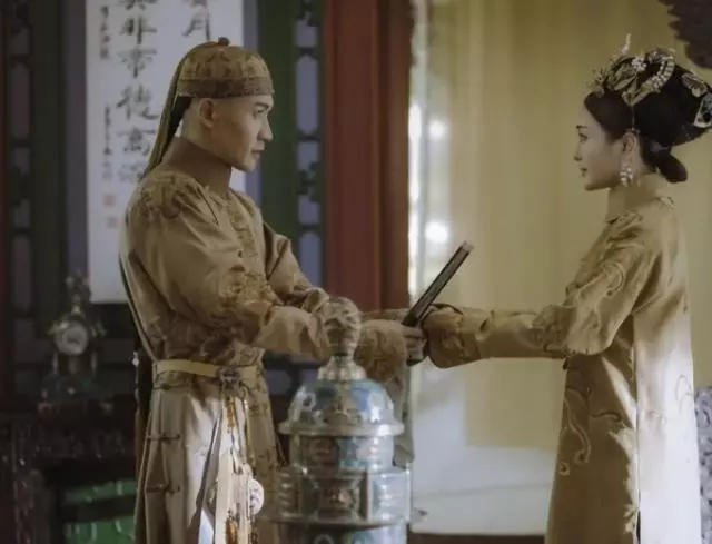 當《延禧攻略》小主走上紅毯,皇后還是那個皇后,瓔珞卻大不一樣