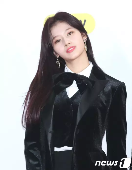 [TWICE][新聞]181225 girl crush魅力大爆炸「SBS歌謠大戰」TWICE兩個特別合作舞台公開