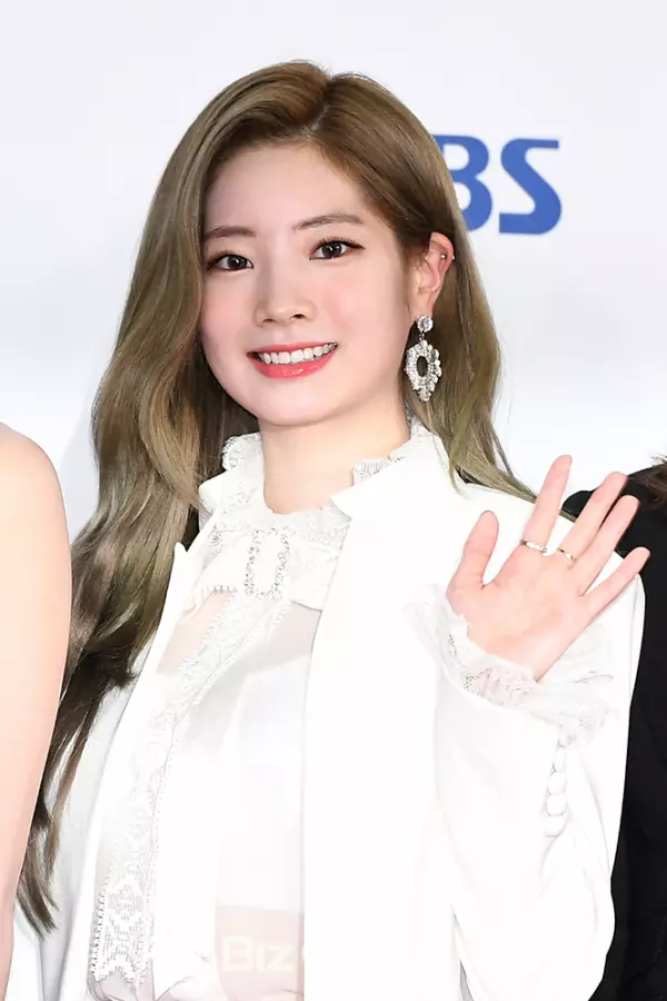 [TWICE][新聞]181225 girl crush魅力大爆炸「SBS歌謠大戰」TWICE兩個特別合作舞台公開