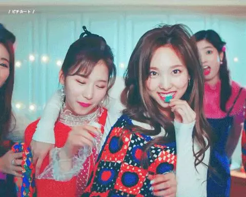 [TWICE][新聞]181225 girl crush魅力大爆炸「SBS歌謠大戰」TWICE兩個特別合作舞台公開