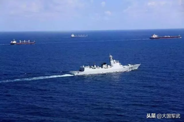中東海域發生險情!我軍艦奉命出擊,按下飛彈按鈕逼退敵船