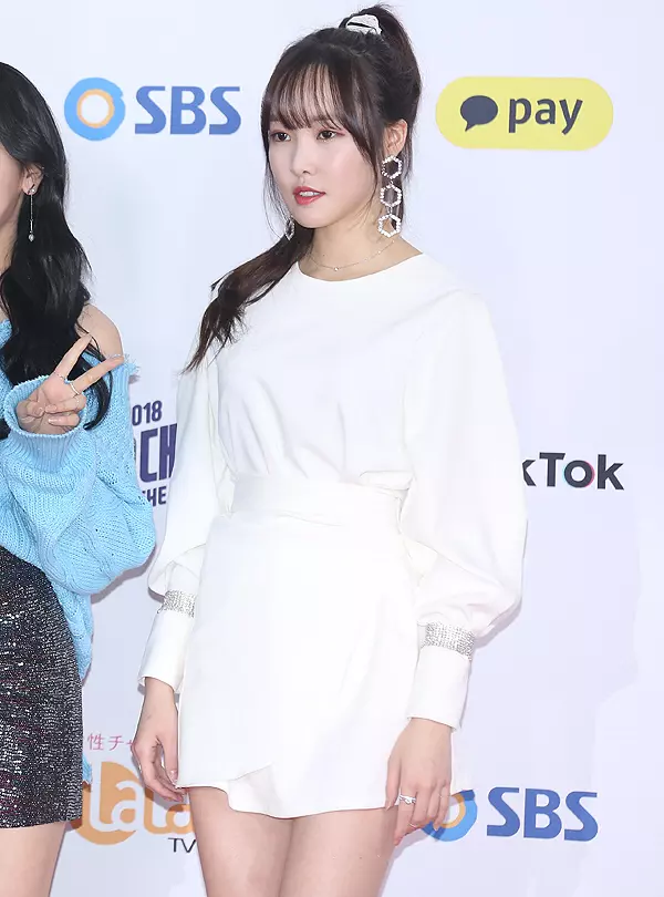 [GFRIEND][分享]181225 SBS歌謠大戰合作舞台！普美-多賢-銀河-玟星感性改編《花路》