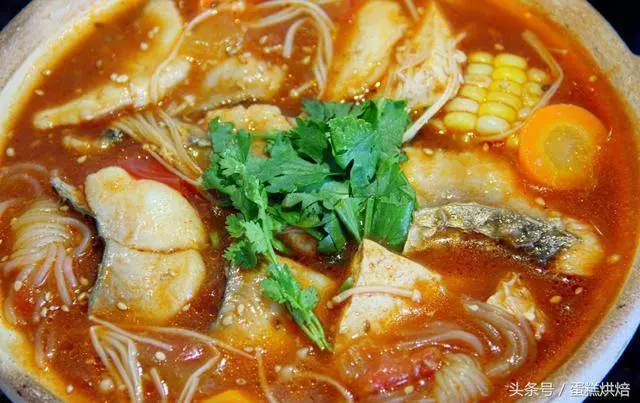 《不能不吃酸湯魚》番茄酸湯魚,魚片嫩滑,湯汁濃厚紅亮,酸甜開胃,端上桌全被喝光