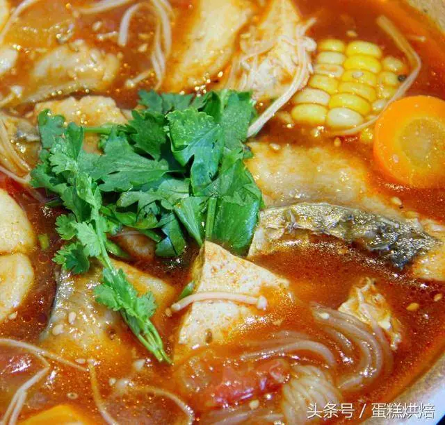 《不能不吃酸湯魚》番茄酸湯魚,魚片嫩滑,湯汁濃厚紅亮,酸甜開胃,端上桌全被喝光