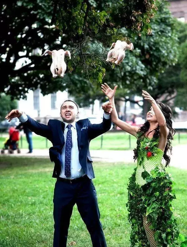 盤點俄羅斯人「無節操無羞恥心」的奇葩婚紗照,懷疑拍完後這