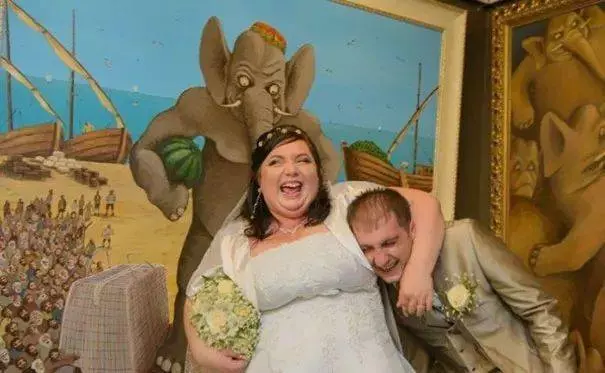 盤點俄羅斯人「無節操無羞恥心」的奇葩婚紗照,懷疑拍完後這