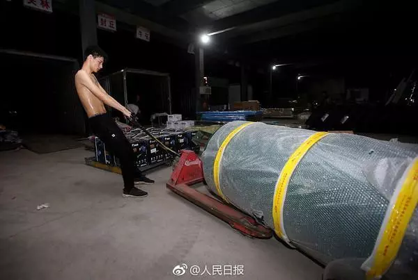 16歲少年搬貨11小時到半夜,一毛也捨不得花全為救白血病妹妹 -