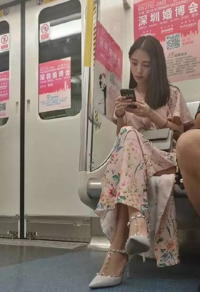 中國地鐵太精彩正妹等級超高…秒懂難怪天天有人坐過站了 -