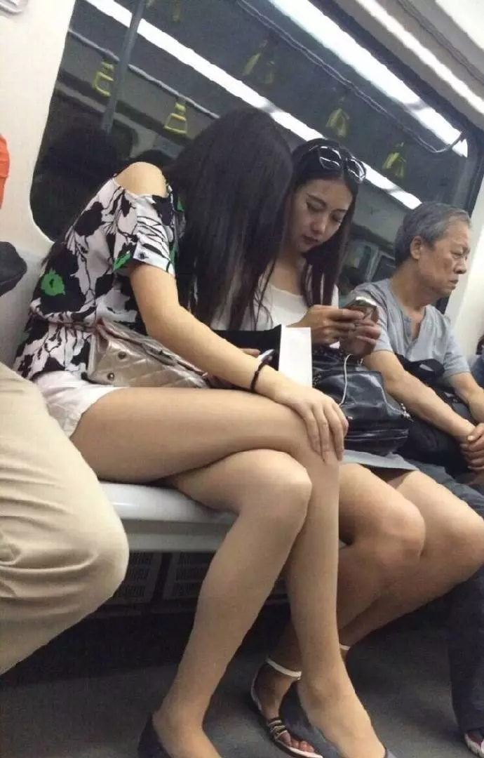 中國地鐵太精彩正妹等級超高…秒懂難怪天天有人坐過站了 -
