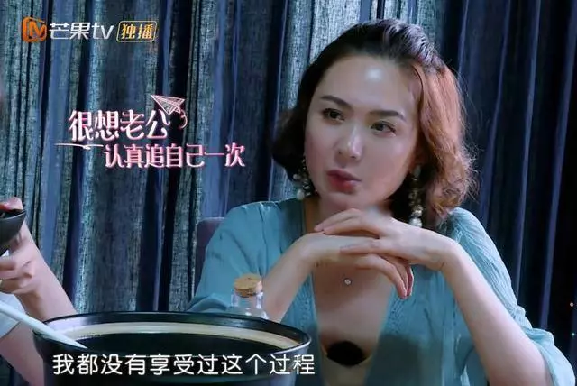 應采兒程莉莎互換老公親密合影,意外穿出了情侶裝,網友:快回去