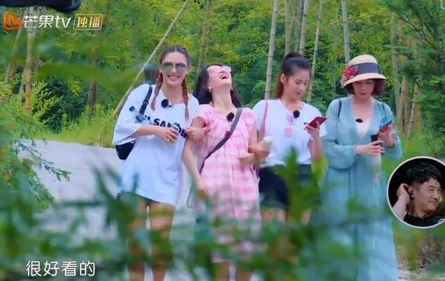應采兒程莉莎互換老公親密合影,意外穿出了情侶裝,網友:快回去
