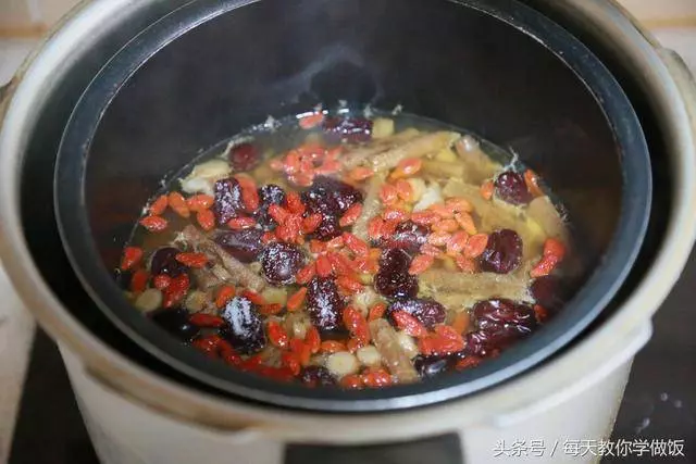 超簡單的一款營養湯,小學生吃了身體棒