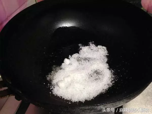 天熱也想吃肉,來點這樣的肉,五花肉和腐竹一起燒,那叫一個好吃