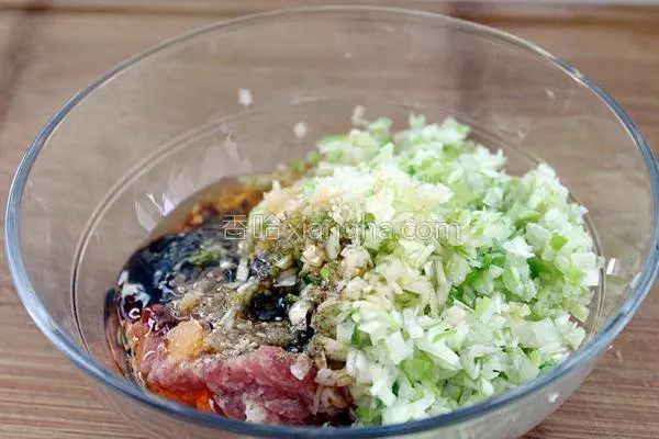 酥脆爆汁的豬肉大蔥餡鍋貼,餡料這麼調,孩子拍手說好吃