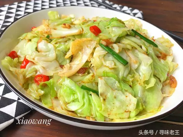 包心菜不用干鍋,飯店大廚教你這樣炒更好吃,一盤就能下3碗飯