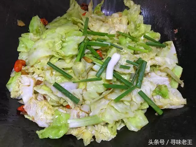 包心菜不用干鍋,飯店大廚教你這樣炒更好吃,一盤就能下3碗飯