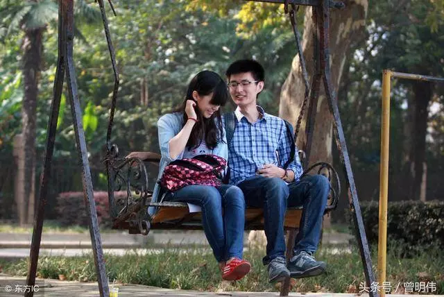 兒子兒媳帶我去旅遊,我和兒媳泡完溫泉出來,我讓兒子和兒媳離婚