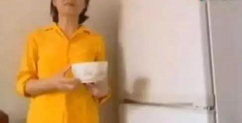 把一碗水放在冰箱裡,竟然可以省這麼多的電費