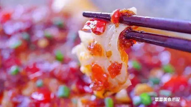 這一盤魚炸的又香又脆,好吃到連骨頭都沒剩下