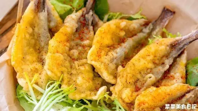這一盤魚炸的又香又脆,好吃到連骨頭都沒剩下