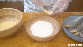 這一盤魚炸的又香又脆,好吃到連骨頭都沒剩下