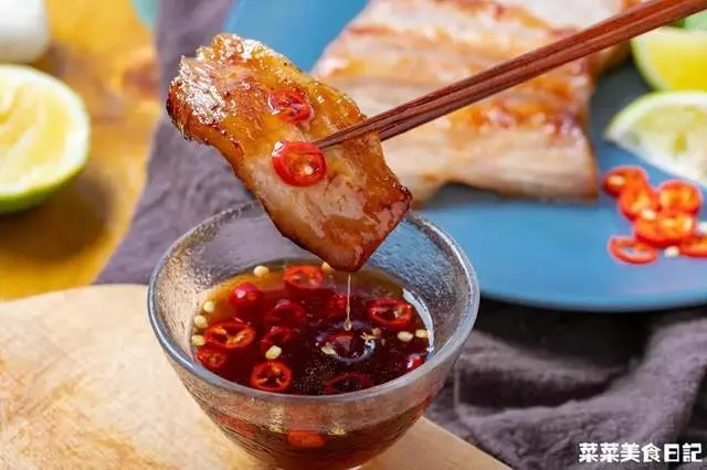 這大豬蹄子口感豐富, 酸甜辣咸, 撩人得很吶