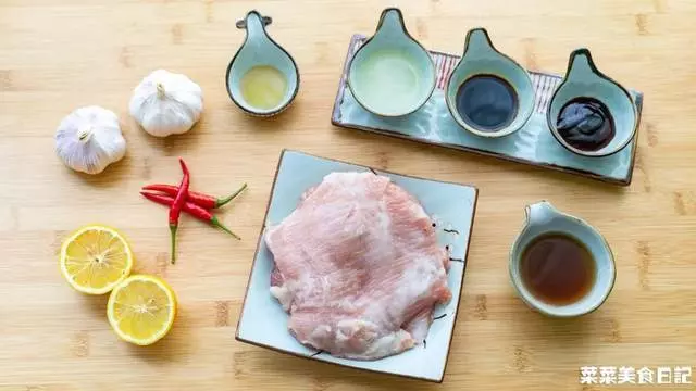 這大豬蹄子口感豐富, 酸甜辣咸, 撩人得很吶