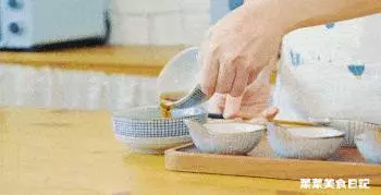 這大豬蹄子口感豐富, 酸甜辣咸, 撩人得很吶