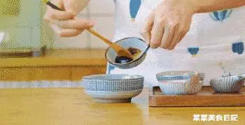 這大豬蹄子口感豐富, 酸甜辣咸, 撩人得很吶