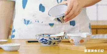 這大豬蹄子口感豐富, 酸甜辣咸, 撩人得很吶