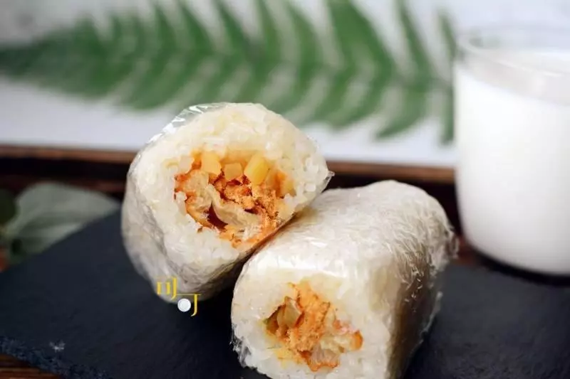 教你在家做傳統粢飯糰,油條肉鬆,外軟內酥,10元錢早餐全家吃飽