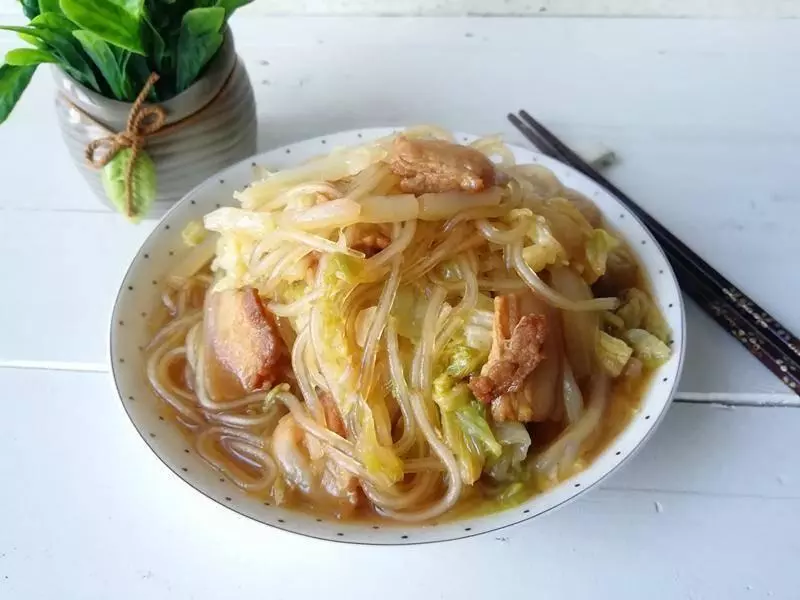 最喜歡這樣做大白菜了,美美的燉上一大鍋,怎麼吃都不夠