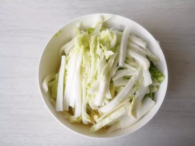 最喜歡這樣做大白菜了,美美的燉上一大鍋,怎麼吃都不夠
