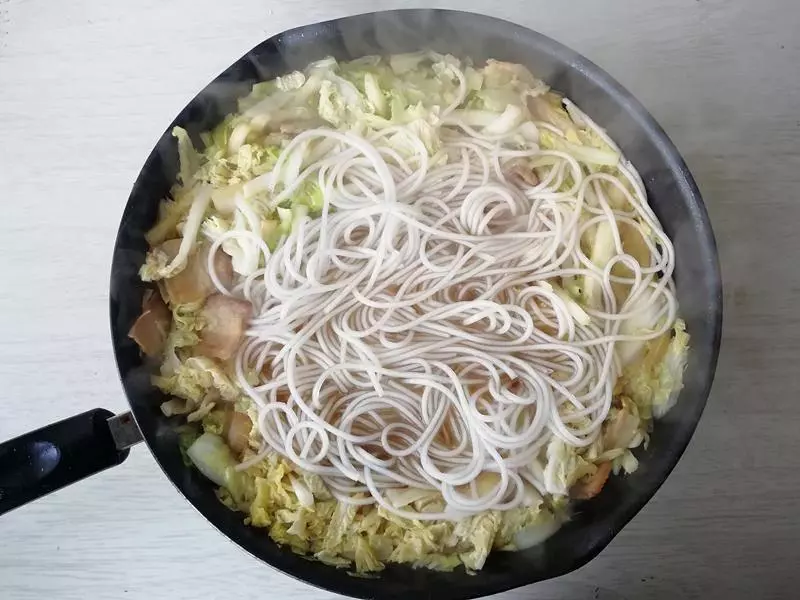最喜歡這樣做大白菜了,美美的燉上一大鍋,怎麼吃都不夠