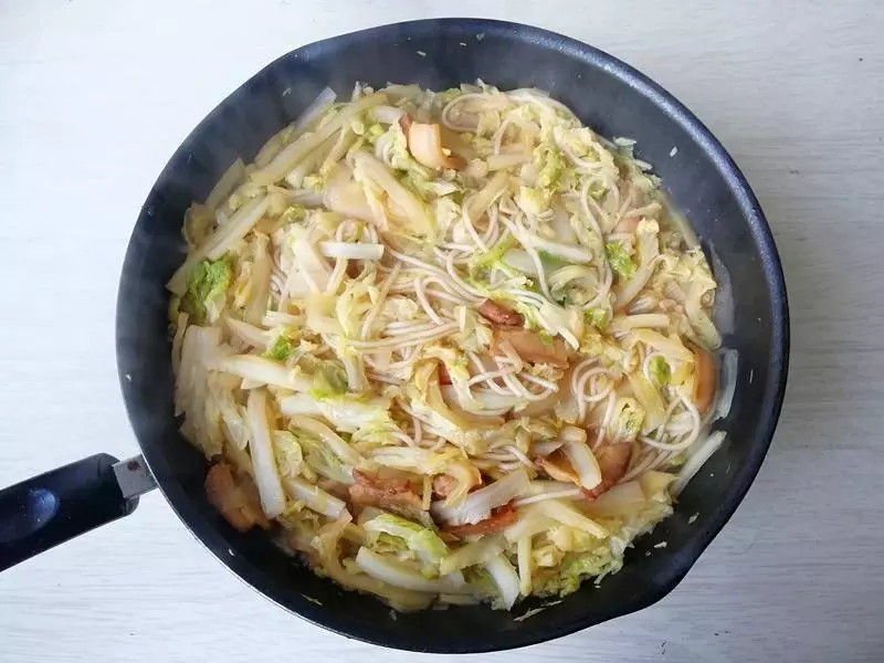最喜歡這樣做大白菜了,美美的燉上一大鍋,怎麼吃都不夠