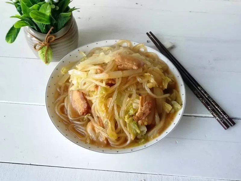 最喜歡這樣做大白菜了,美美的燉上一大鍋,怎麼吃都不夠