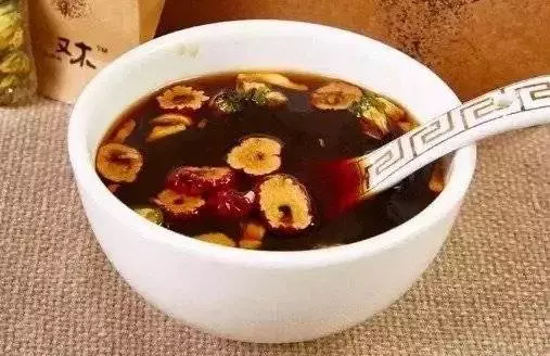 女人晨起一碗紅棗薑茶,堅持一周,3件好事7天顯而易見