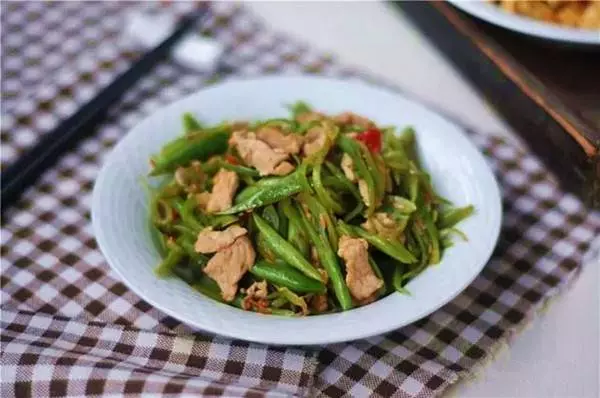 四季豆加點肉,也能如此的下飯,大人小孩都愛吃