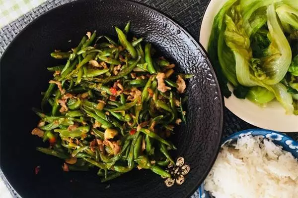 四季豆加點肉,也能如此的下飯,大人小孩都愛吃