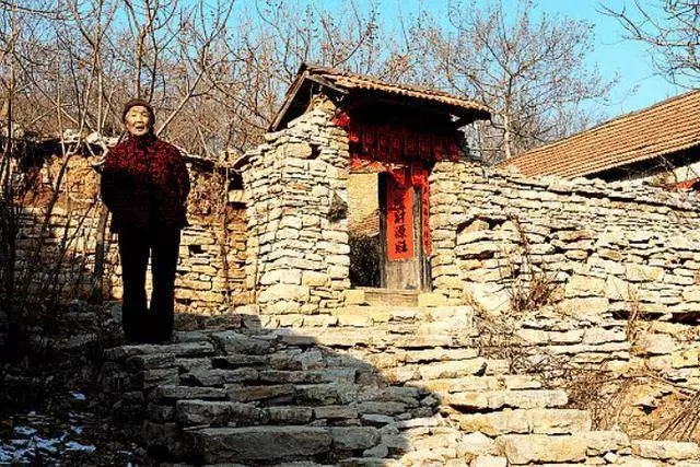 幫忙帶孫子媳婦沒給一分錢,我生日看到她的朋友圈,我紅了眼眶