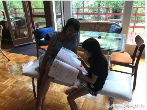 大到都快認不出了~《爸爸3》夏天近照大曝光,淑女氣質爆棚,網友:一轉眼都這麼大了
