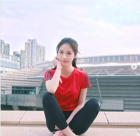 2018港姐冠軍出爐,長得勁似Serene, 前男朋友還是TVB演員兼歌手,網友: 美過去年的很多