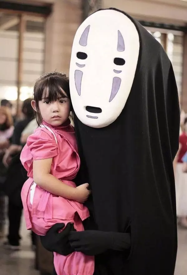 史上最難Cosplay,想玩要先有孩子!9組超溫馨「親子檔COS」,小千超萌、艾莎驚悚,第8太有意境了