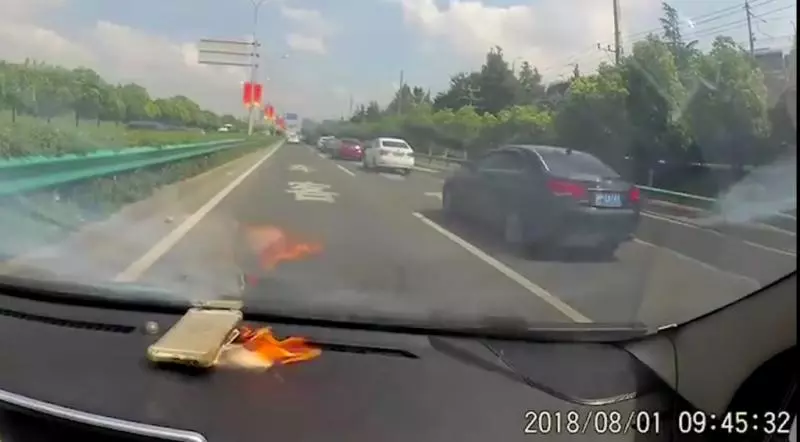差點火燒車!iPhone6放儀錶板上曬太陽 開到一半「電池爆炸」