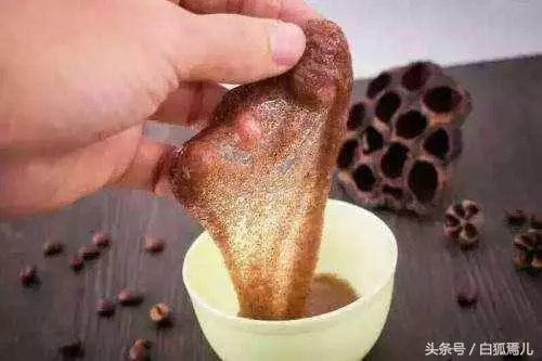 面膜中的那張塑膠紙到底有什麼用?很多女人都直接扔掉,太可惜了