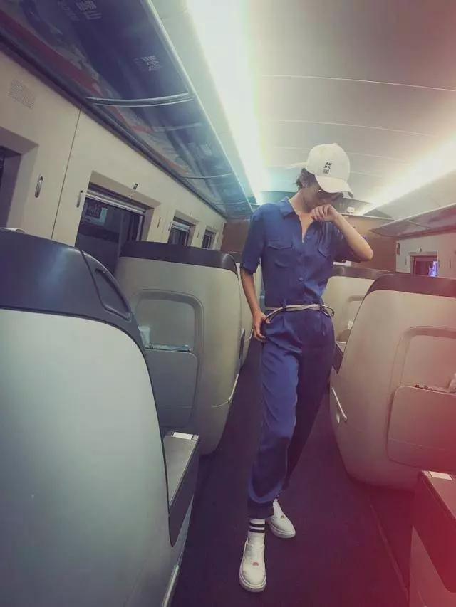 趙麗穎最新造型也太仙了吧,但有誰注意到她的鞋,網友:難怪