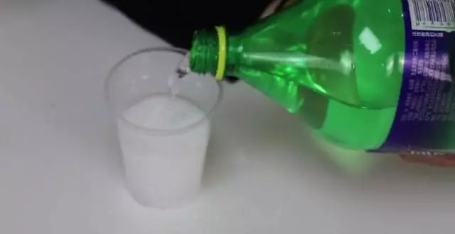 【小蘇打】加【雪碧】的功效太強大,解決了家家戶戶困擾的一堆問題,太實用了