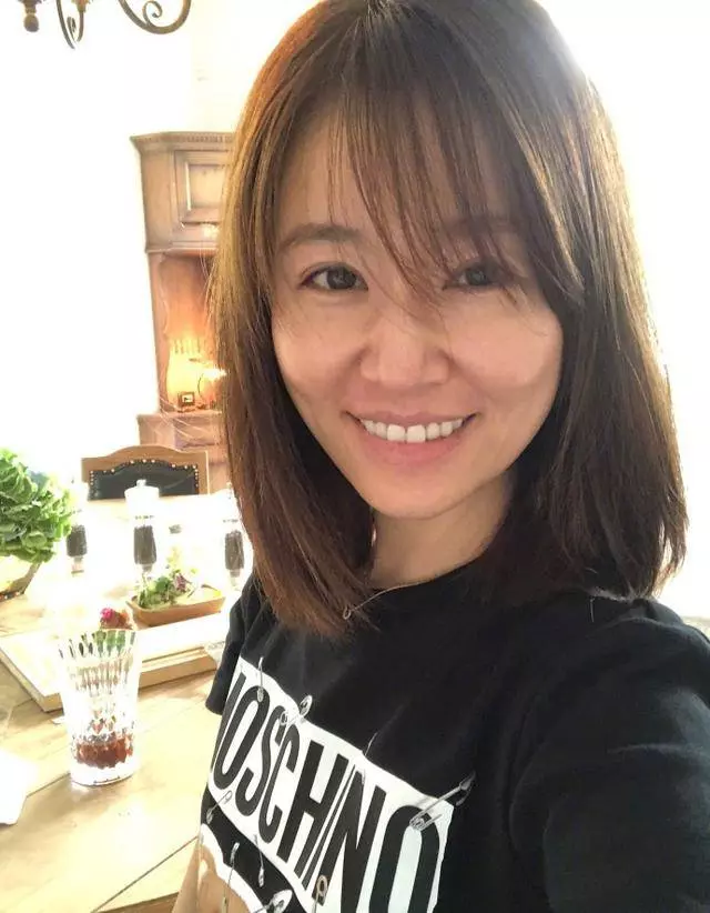 不老女神的素顏照:趙薇嚇人,關之琳憔悴,溫碧霞老了,只有她才是當之無愧的女神